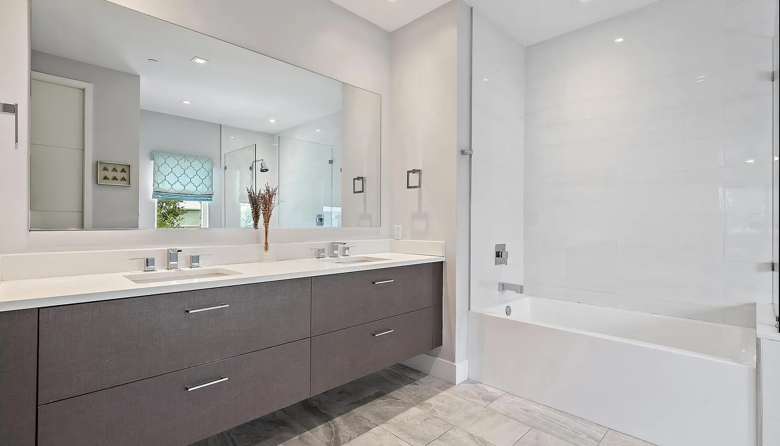 770 N St-34