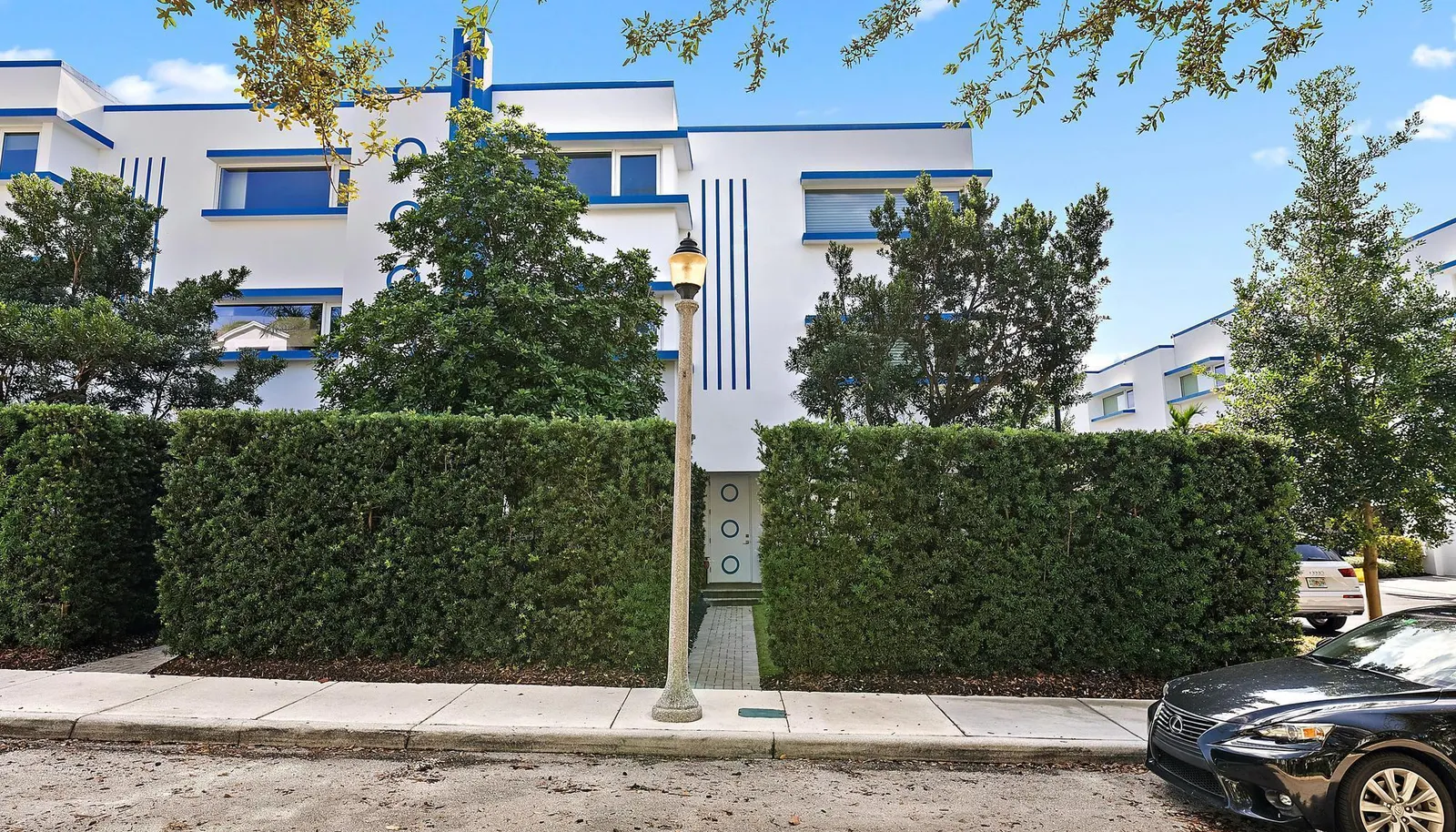 770 N St-46