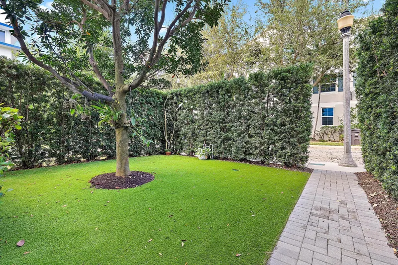 770 N St-45