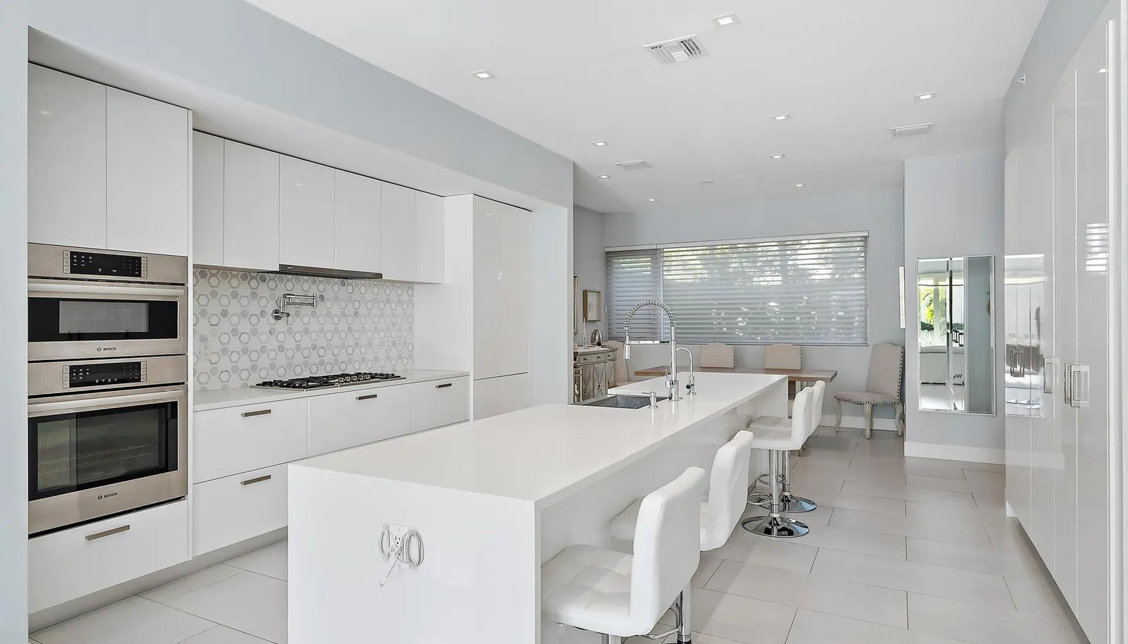 770 N St-21