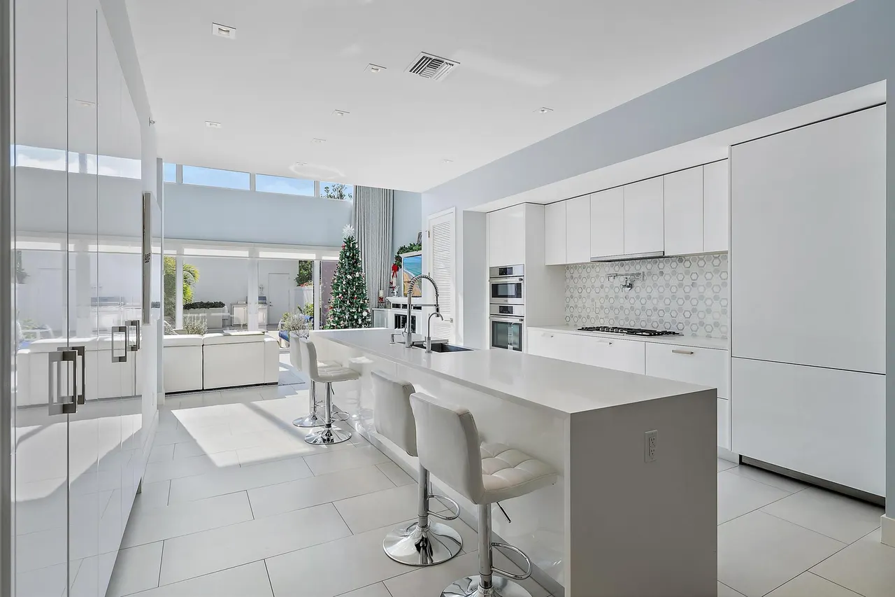 770 N St-13