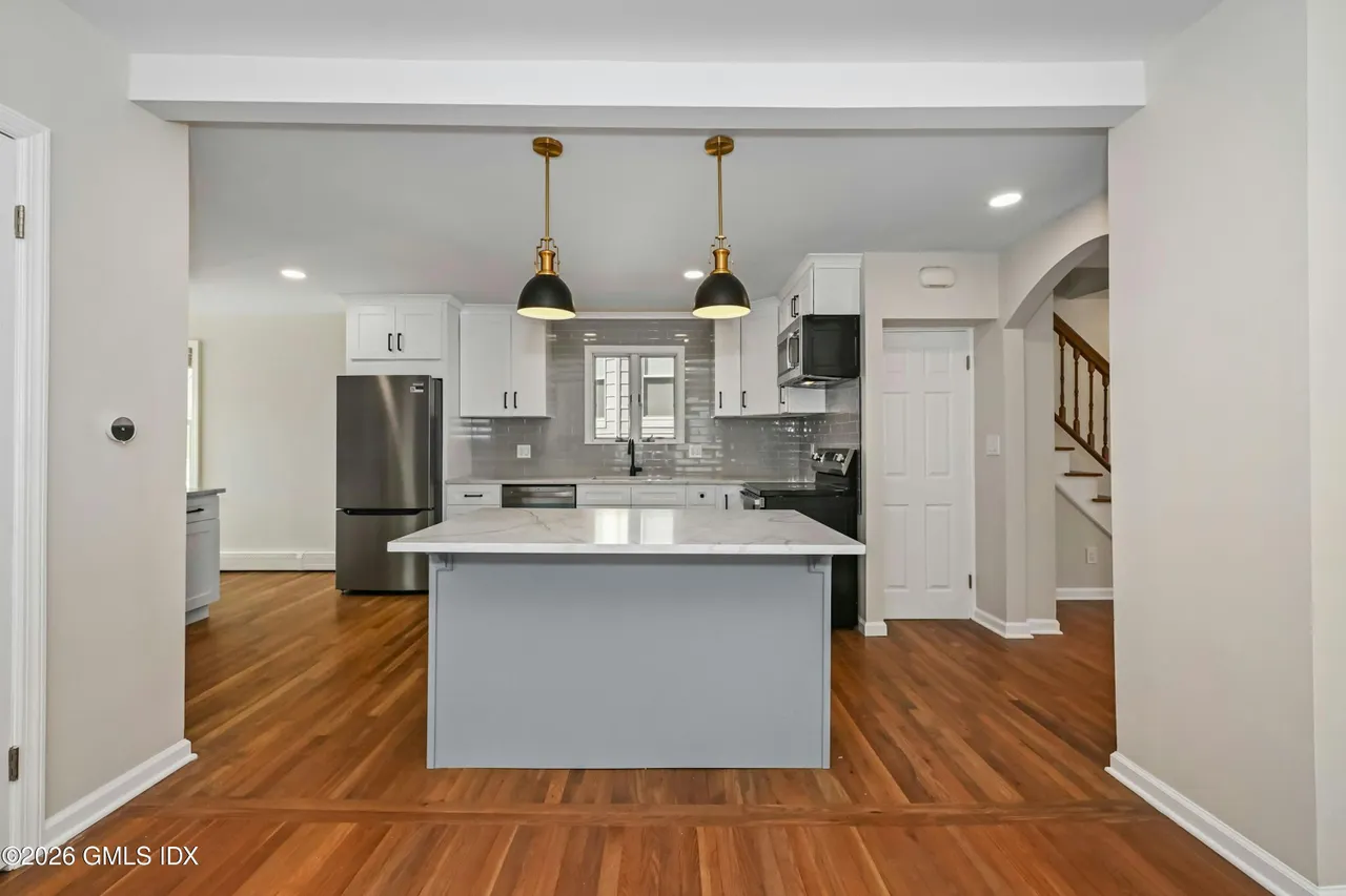 006-493449-6-web-or-mls-10-prospect-st-w