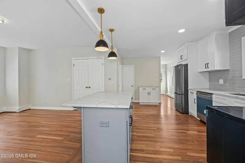 005-493449-5-web-or-mls-10-prospect-st-w