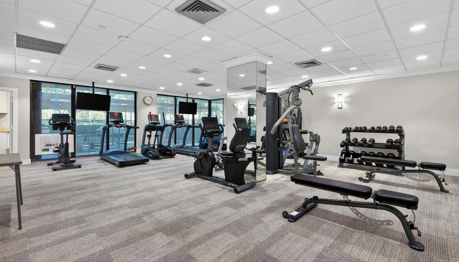 FITNESS ROOM