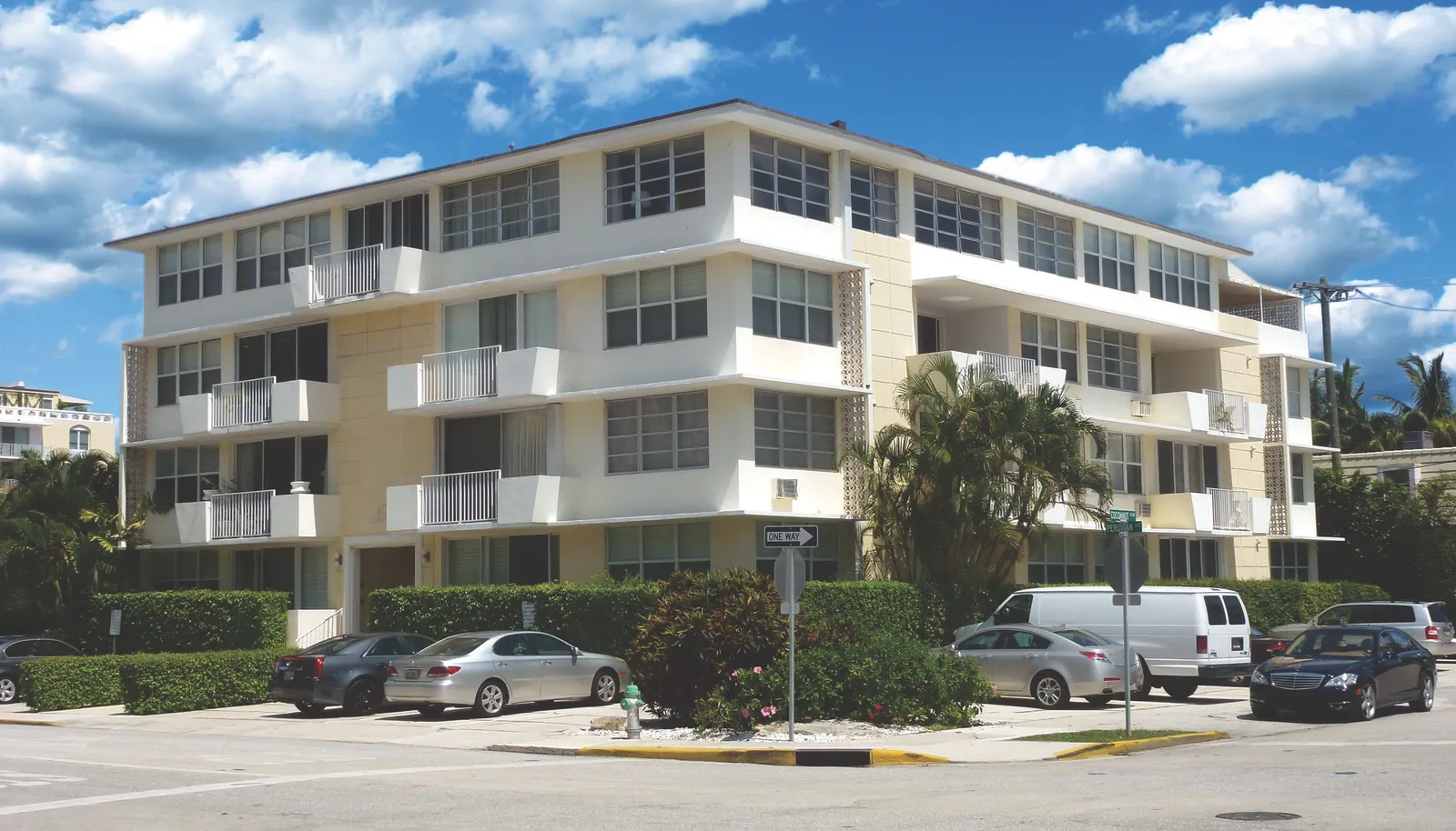 401 Peruvian Avenue