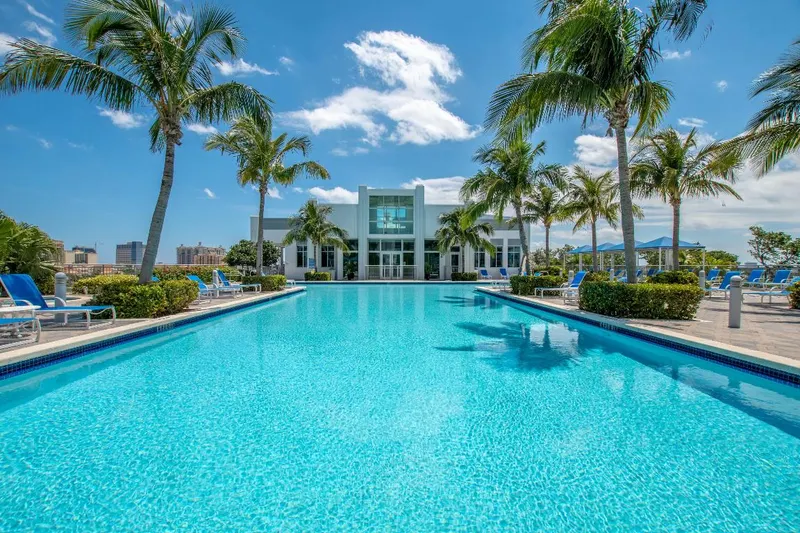 The EDGE POOL