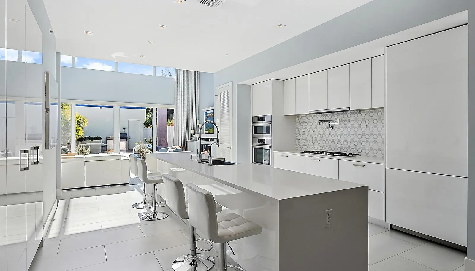 770 N St-48